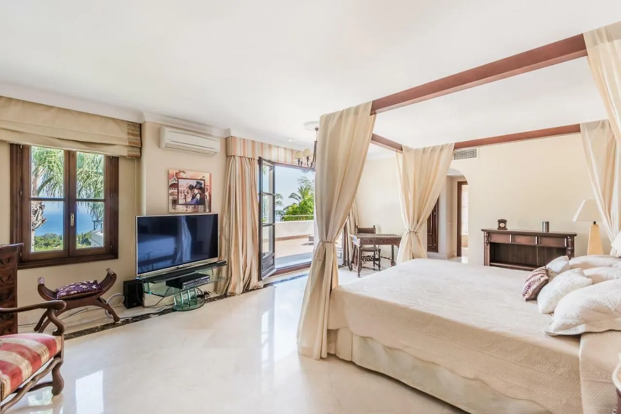 Villa La Perla Blanca Marbella