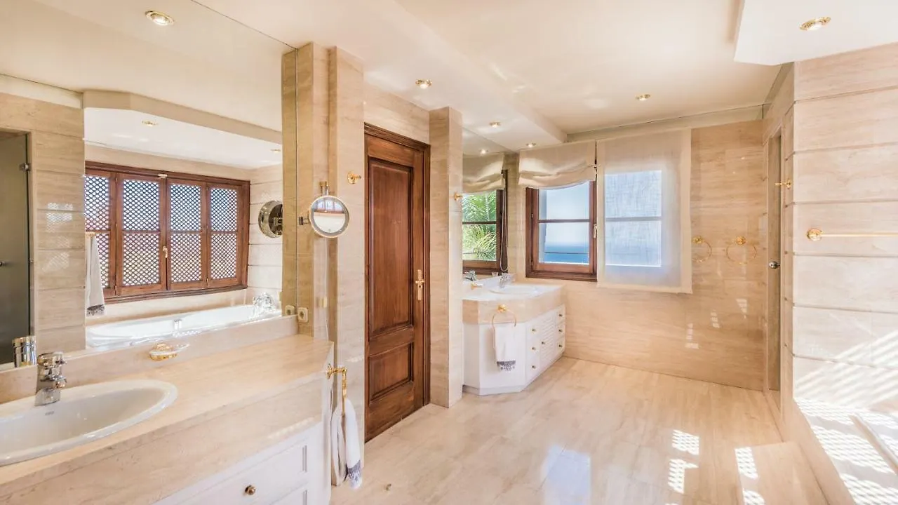 Villa La Perla Blanca Marbella Spain